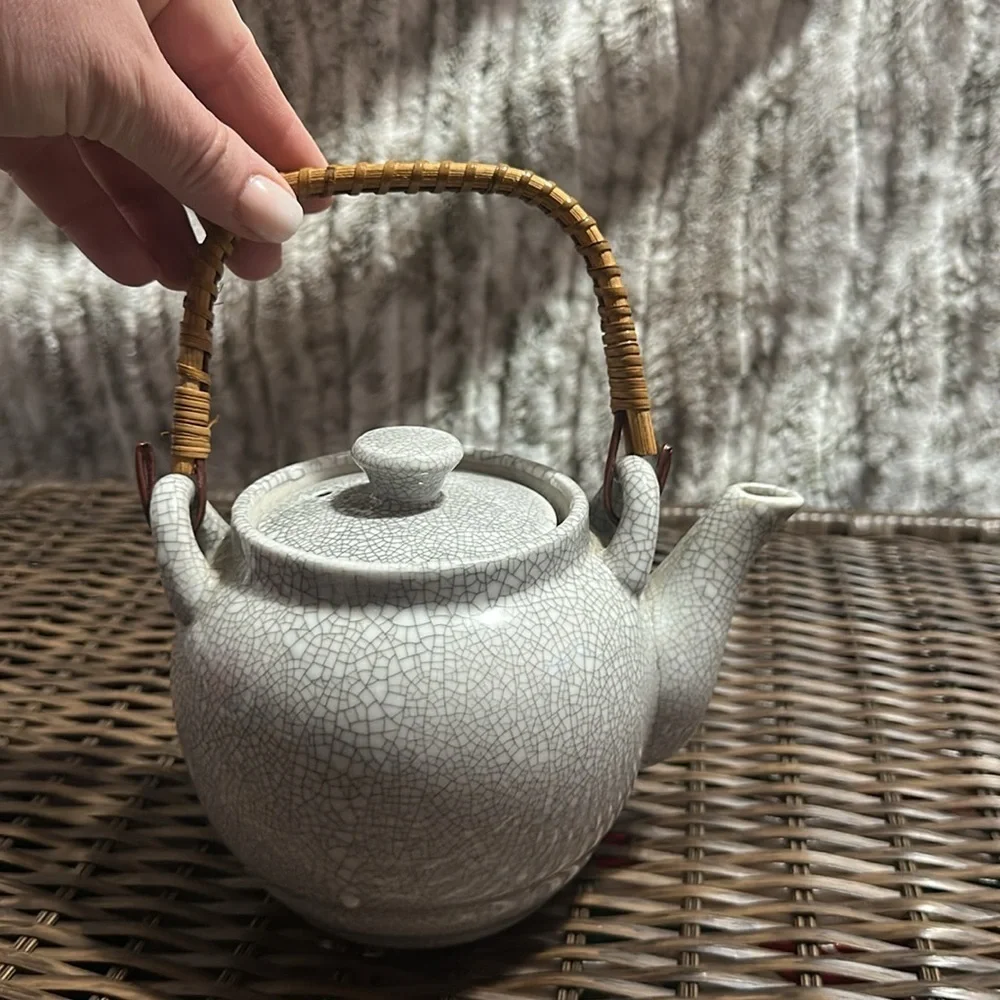 Pier 1 teapot 7”x 6”